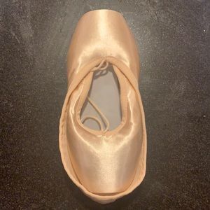 Pink bloch HANNAH pointe shoes 3X 6